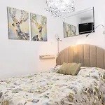 Lovehome Apartment